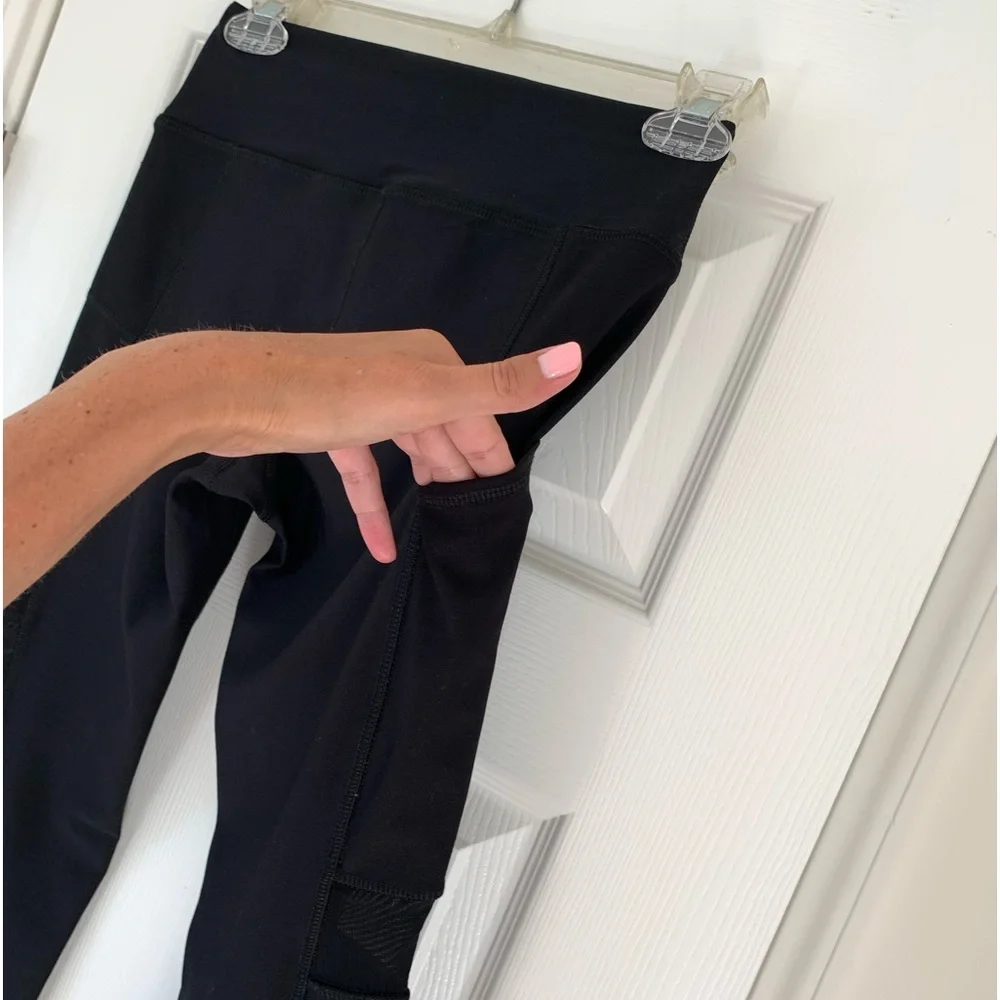 💥BOGO💥 Women’s black Yoga pants. Size XS Perfect condition - Picture 5 of 8